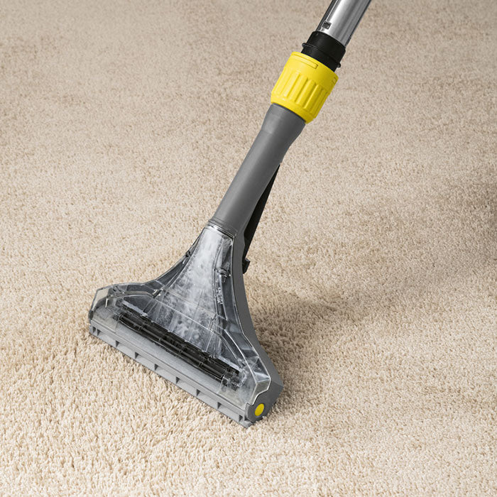 Ciscenje preproge z globinskim sesalcem